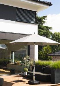 Referenzbild des Terrassenbereiches eines fertiggestellten Hauses.